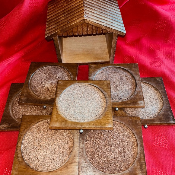 Gourmet Royale Vintage Wooden Coaster Set (8) with storage box - Picture 2 of 5